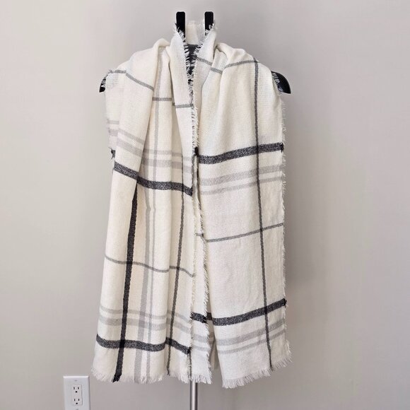 Old Navy Winter Scarf - Picture 1 of 9